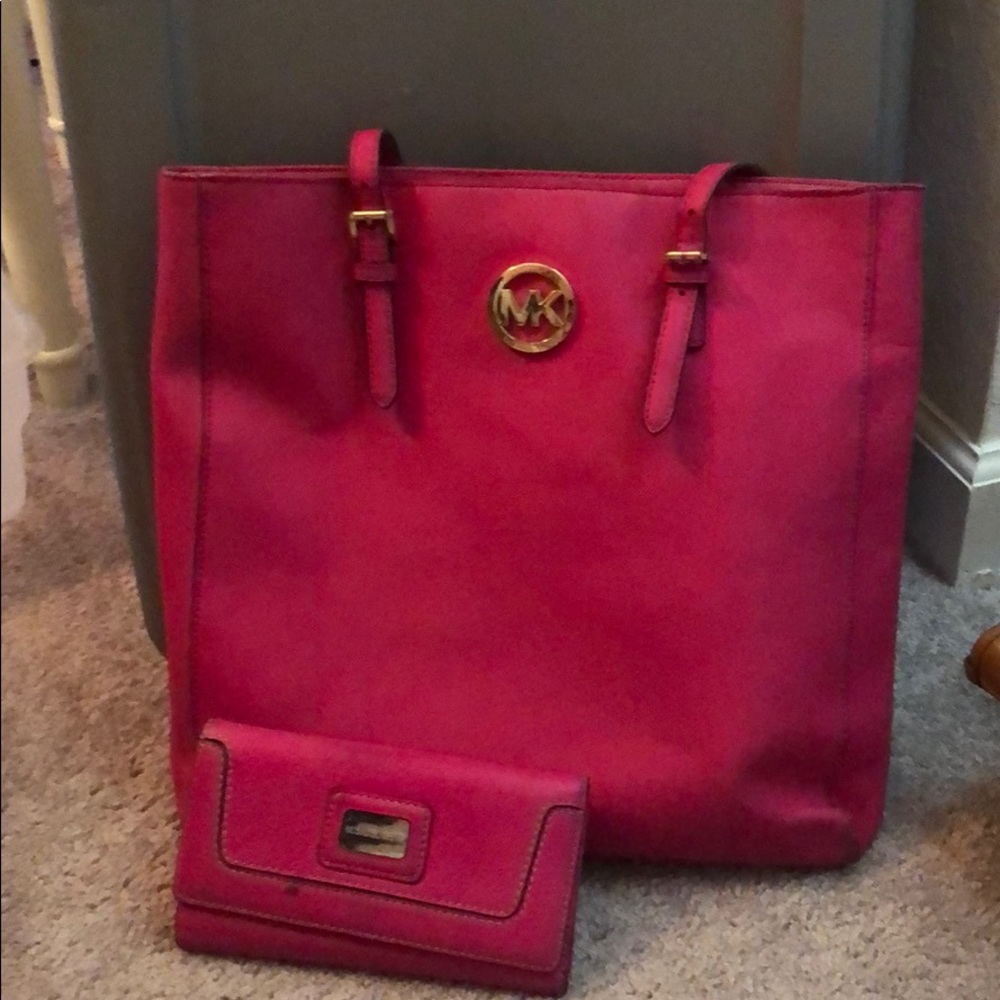 Michael Kors tote with matching wallet